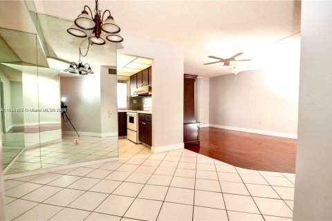 Copropriété à vendre à Tamarac, Floride: 2 chambres, 88.26 m2 № 1104128 - photo 8