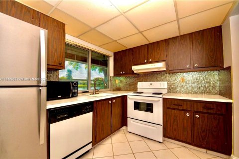 Condominio en venta en Tamarac, Florida, 2 dormitorios, 88.26 m2 № 1104128 - foto 1