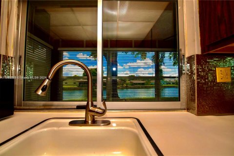 Condominio en venta en Tamarac, Florida, 2 dormitorios, 88.26 m2 № 1104128 - foto 2