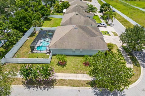 Villa ou maison à vendre à Brandon, Floride: 4 chambres, 223.34 m2 № 393369 - photo 6