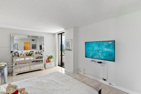 Condo in Aventura, Florida, 2 bedrooms  № 1391822 - photo 17