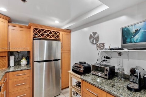 Condo in Aventura, Florida, 2 bedrooms  № 1391822 - photo 11