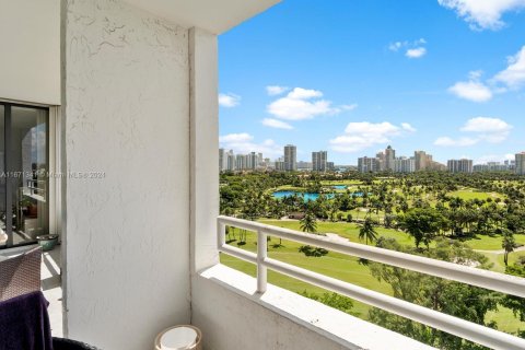 Condo in Aventura, Florida, 2 bedrooms  № 1391822 - photo 28