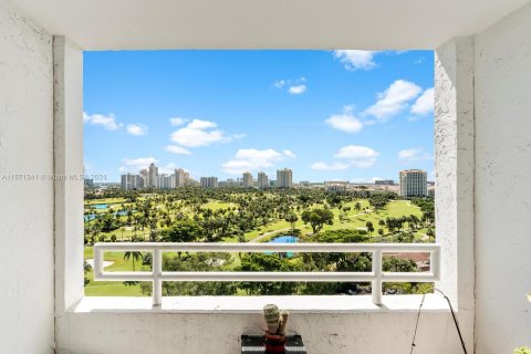 Condo in Aventura, Florida, 2 bedrooms  № 1391822 - photo 25