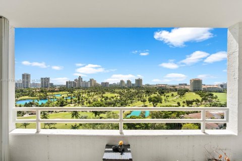 Condo in Aventura, Florida, 2 bedrooms  № 1391822 - photo 29