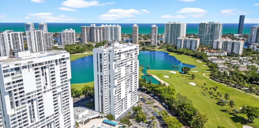 Condo in Aventura, Florida, 2 bedrooms  № 1391822