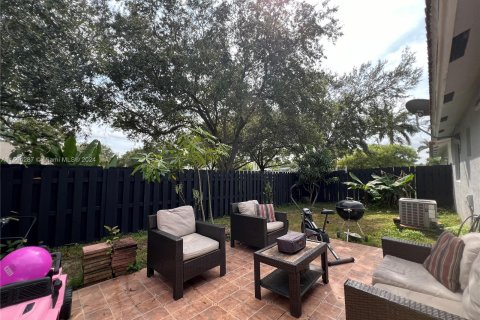 Condominio en venta en Hialeah, Florida, 3 dormitorios, 106.84 m2 № 1186737 - foto 7