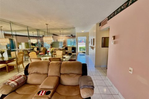 Copropriété à vendre à Lauderdale Lakes, Floride: 2 chambres, 87.7 m2 № 1207246 - photo 3