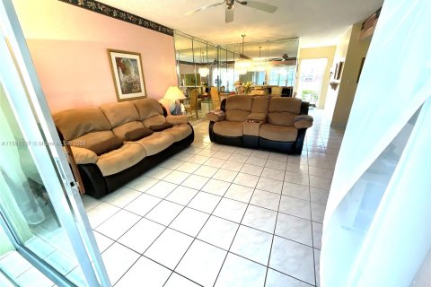 Copropriété à vendre à Lauderdale Lakes, Floride: 2 chambres, 87.7 m2 № 1207246 - photo 2