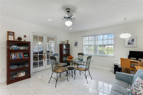 House in Miami, Florida 3 bedrooms, 219.34 sq.m. № 1206791 - photo 10