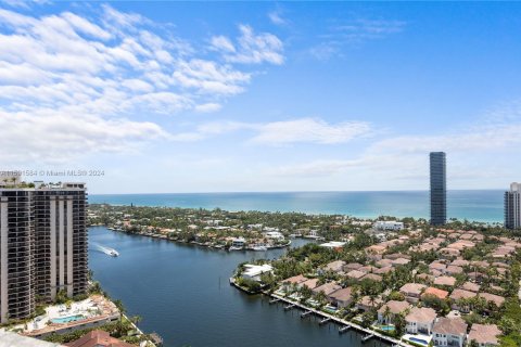 Copropriété à vendre à Aventura, Floride: 2 chambres, 140.47 m2 № 1220593 - photo 1