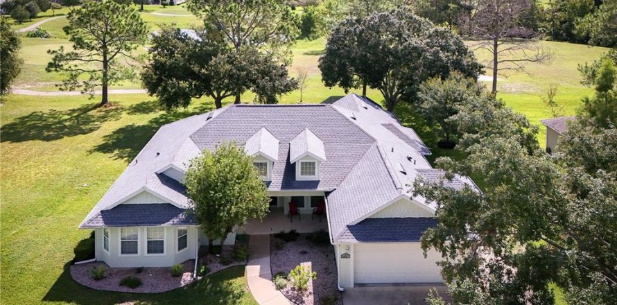 Villa ou maison à Lady Lake, Floride 3 chambres, 213.4 m2 № 1342117