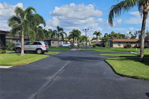 Condo in Fort Myers, Florida, 2 bedrooms  № 844864 - photo 13