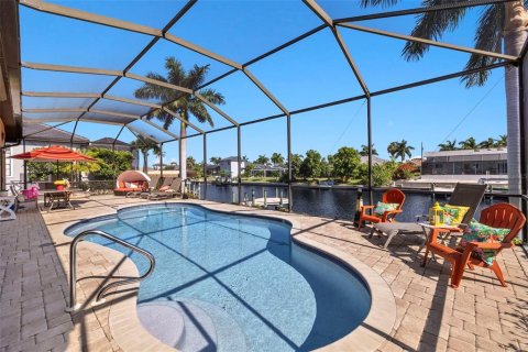 Casa en venta en Cape Coral, Florida, 3 dormitorios, 213.21 m2 № 1336744 - foto 27