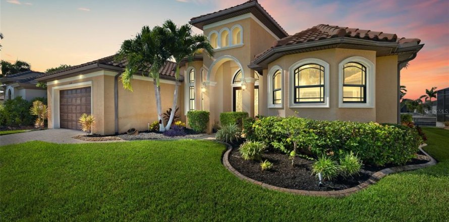 Villa ou maison à Cape Coral, Floride 3 chambres, 213.21 m2 № 1336744