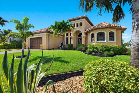 Villa ou maison à vendre à Cape Coral, Floride: 3 chambres, 213.21 m2 № 1336744 - photo 2