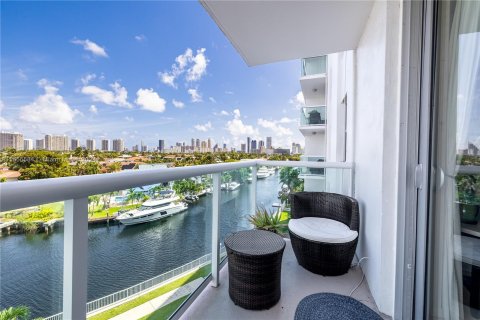 Condominio en venta en North Miami Beach, Florida, 2 dormitorios, 109.44 m2 № 1358602 - foto 4