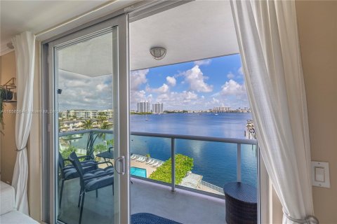 Condominio en venta en North Miami Beach, Florida, 2 dormitorios, 109.44 m2 № 1358602 - foto 8