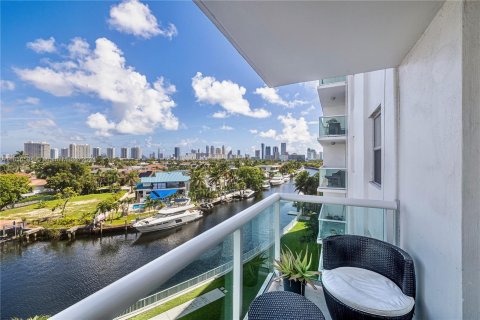 Condominio en venta en North Miami Beach, Florida, 2 dormitorios, 109.44 m2 № 1358602 - foto 16