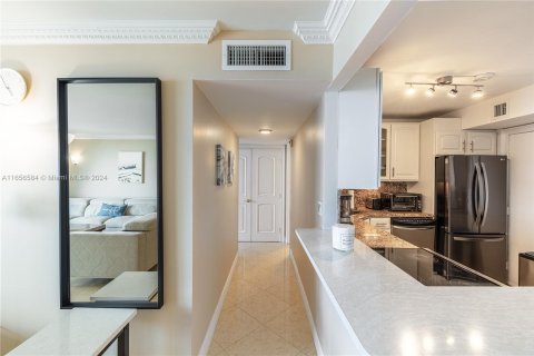 Condominio en venta en North Miami Beach, Florida, 2 dormitorios, 109.44 m2 № 1358602 - foto 14