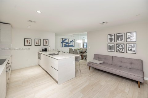 Condominio en alquiler en Miami, Florida, 2 dormitorios, 107.3 m2 № 1358603 - foto 3