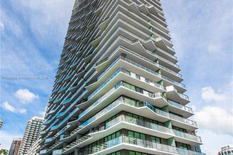 Condominio en alquiler en Miami, Florida, 2 dormitorios, 107.3 m2 № 1358603 - foto 1