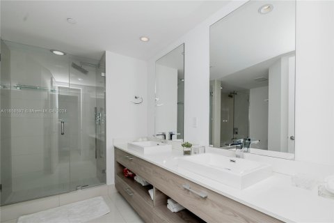 Condominio en alquiler en Miami, Florida, 2 dormitorios, 107.3 m2 № 1358603 - foto 22