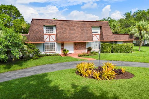 Villa ou maison à vendre à Palmetto Bay, Floride: 5 chambres, 276.85 m2 № 1328812 - photo 1