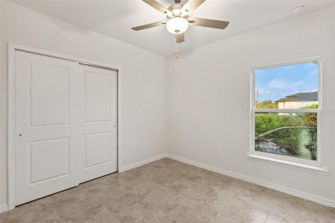Casa en venta en Lehigh Acres, Florida, 4 dormitorios, 157.1 m2 № 1088510 - foto 15