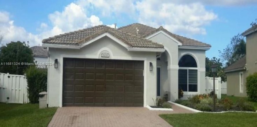 Villa ou maison à Pembroke Pines, Floride 3 chambres, 176.7 m2 № 1423277