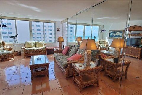 Condo in Miami Beach, Florida, 1 bedroom  № 171540 - photo 17