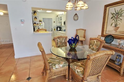 Condo in Miami Beach, Florida, 1 bedroom  № 171540 - photo 21