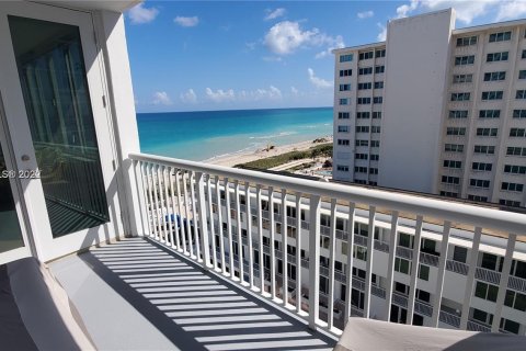 Condo in Miami Beach, Florida, 1 bedroom  № 171540 - photo 26