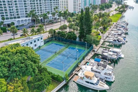 Condo in Miami Beach, Florida, 1 bedroom  № 171540 - photo 3