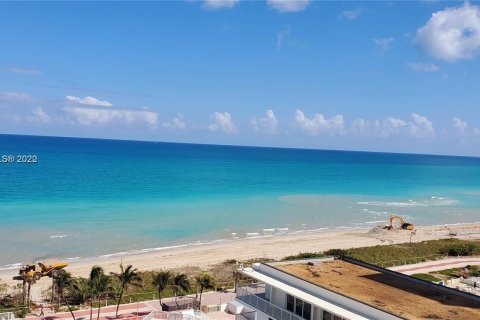 Condo in Miami Beach, Florida, 1 bedroom  № 171540 - photo 27