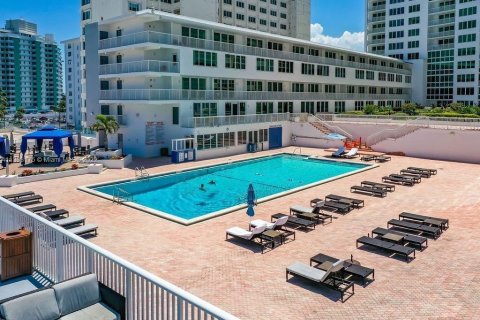 Condo in Miami Beach, Florida, 1 bedroom  № 171540 - photo 4