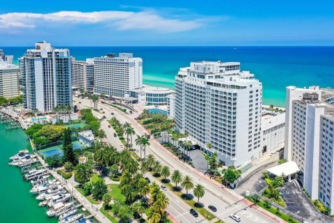 Condo in Miami Beach, Florida, 1 bedroom  № 171540 - photo 1