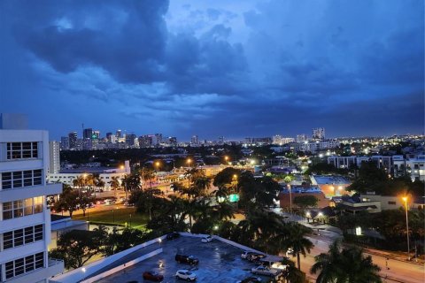 Condo in Fort Lauderdale, Florida, 2 bedrooms  № 1005350 - photo 1