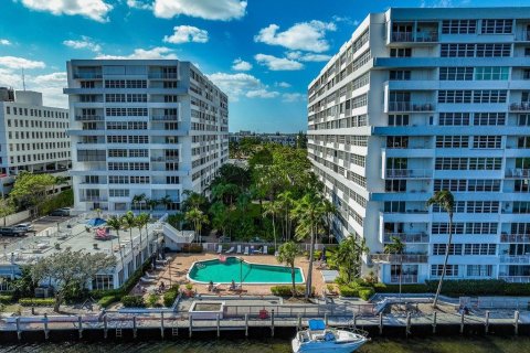 Condo in Fort Lauderdale, Florida, 2 bedrooms  № 1005350 - photo 9