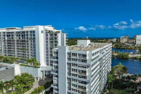 Condo in Fort Lauderdale, Florida, 2 bedrooms  № 1005350 - photo 10