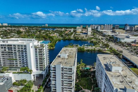 Condo in Fort Lauderdale, Florida, 2 bedrooms  № 1005350 - photo 2