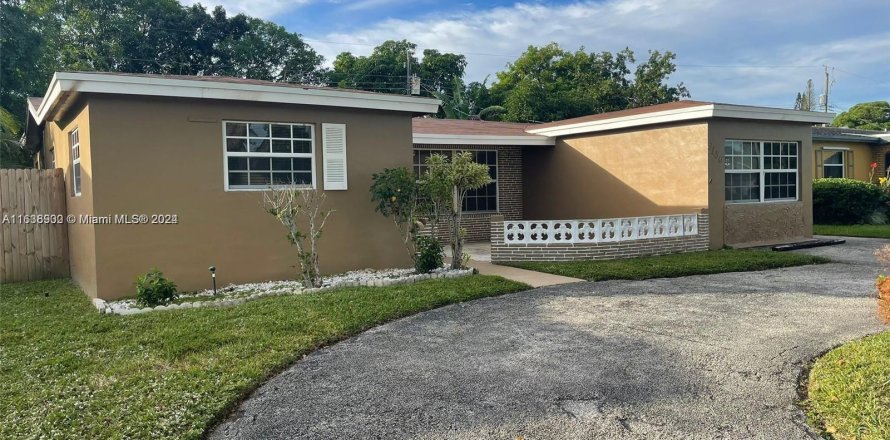 House in Lauderdale Lakes, Florida 4 bedrooms, 143.26 sq.m. № 1325211