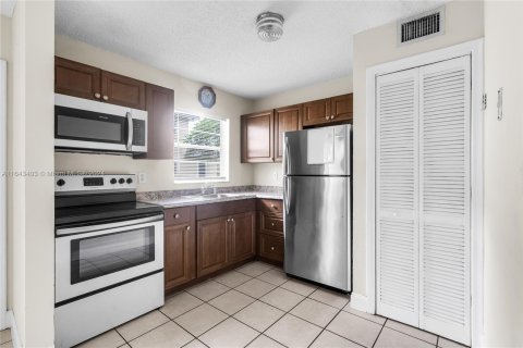 Condo in Oakland Park, Florida, 2 bedrooms  № 1325214 - photo 11