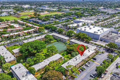 Condo in Oakland Park, Florida, 2 bedrooms  № 1325214 - photo 2