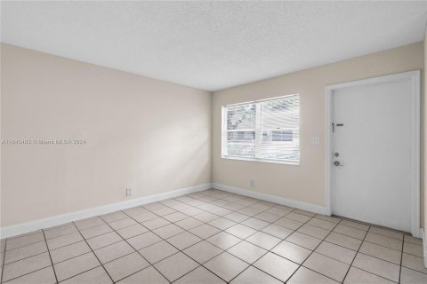 Condo in Oakland Park, Florida, 2 bedrooms  № 1325214 - photo 14