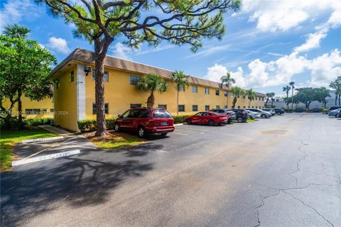 Condo in Oakland Park, Florida, 2 bedrooms  № 1325214 - photo 8