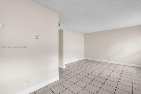 Condo in Oakland Park, Florida, 2 bedrooms  № 1325214 - photo 15