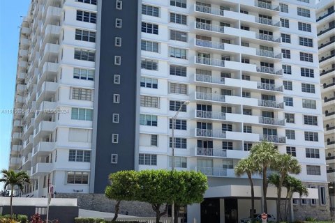 Copropriété à vendre à Miami Beach, Floride: 2 chambres, 122.91 m2 № 1237866 - photo 18