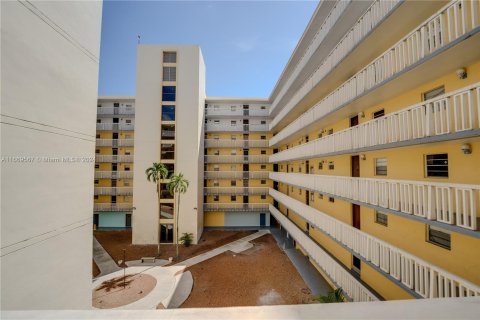 Copropriété à vendre à Miami, Floride: 1 chambre, 78.04 m2 № 1388214 - photo 18