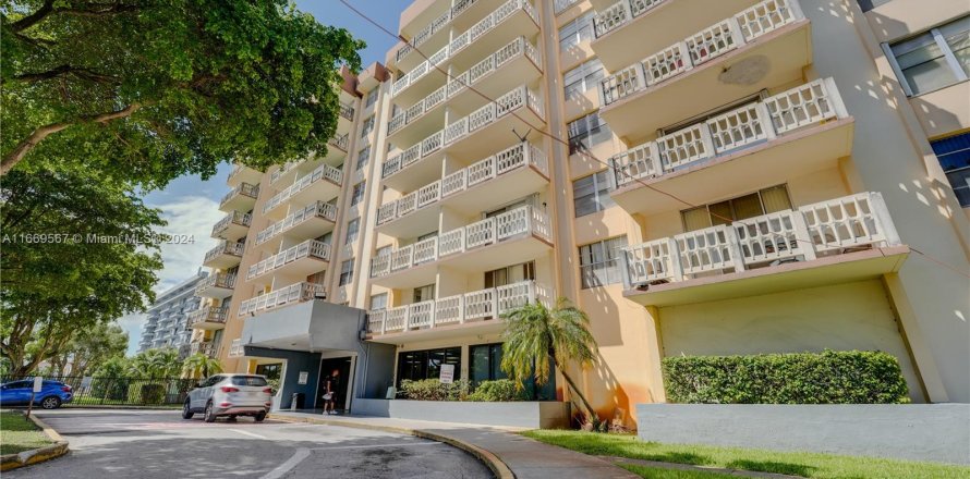 Condo in Miami, Florida, 1 bedroom  № 1388214